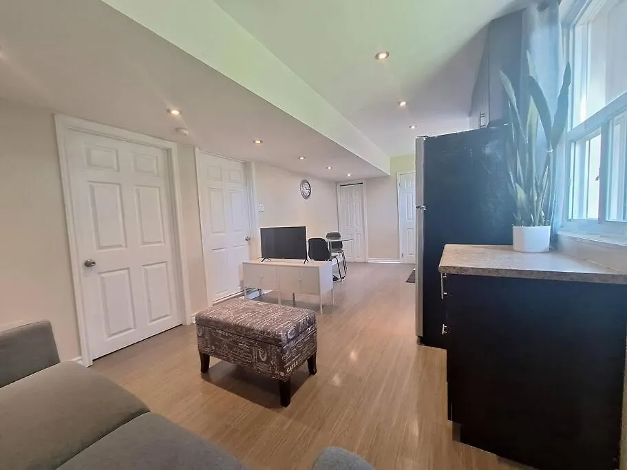 Spacious And Sparkling City Retreat Villa Toronto Holiday home